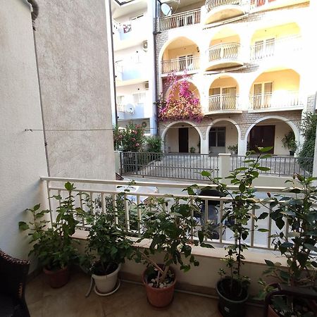 Apartments Jadranka Макарска Екстериор снимка
